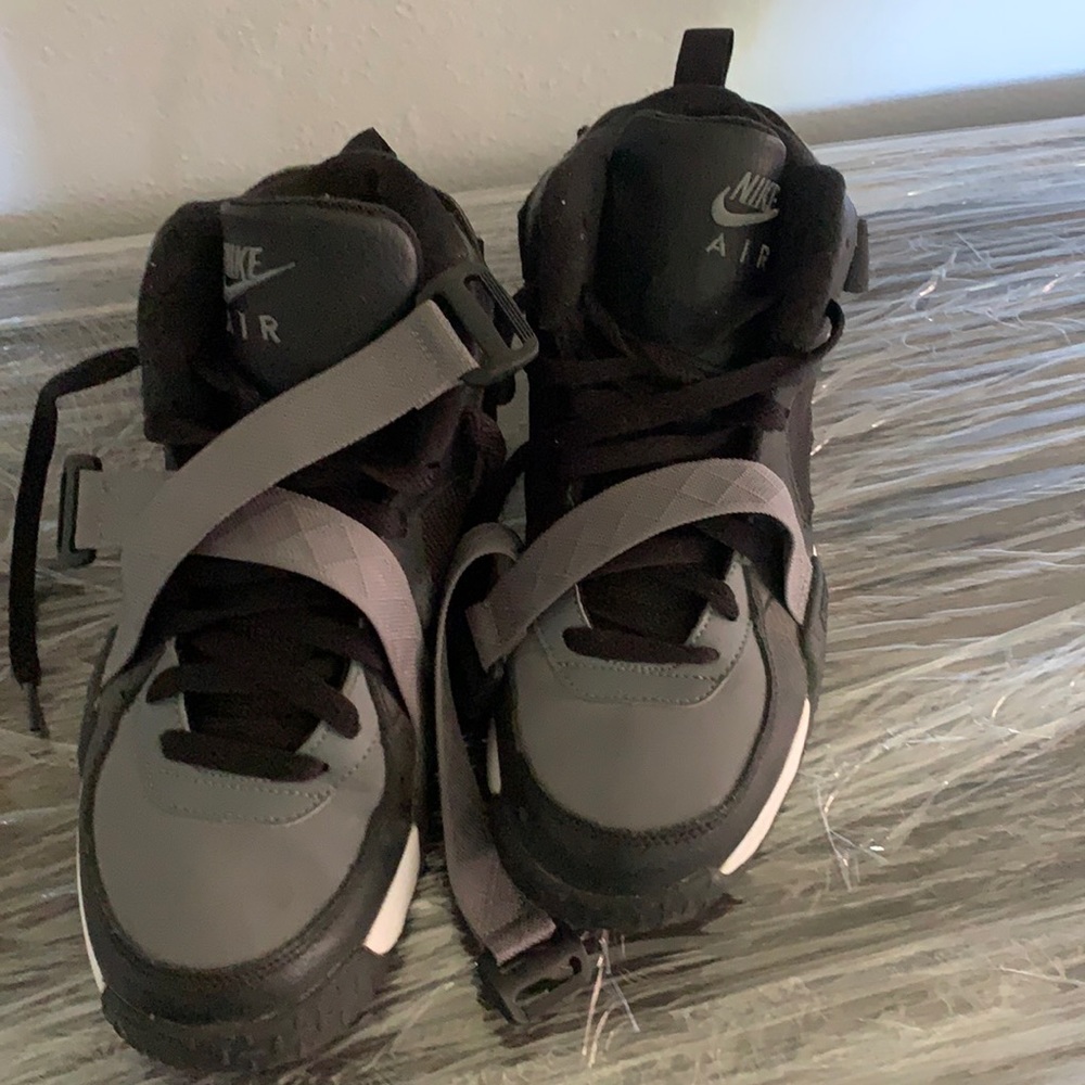 Air raids black and grey original